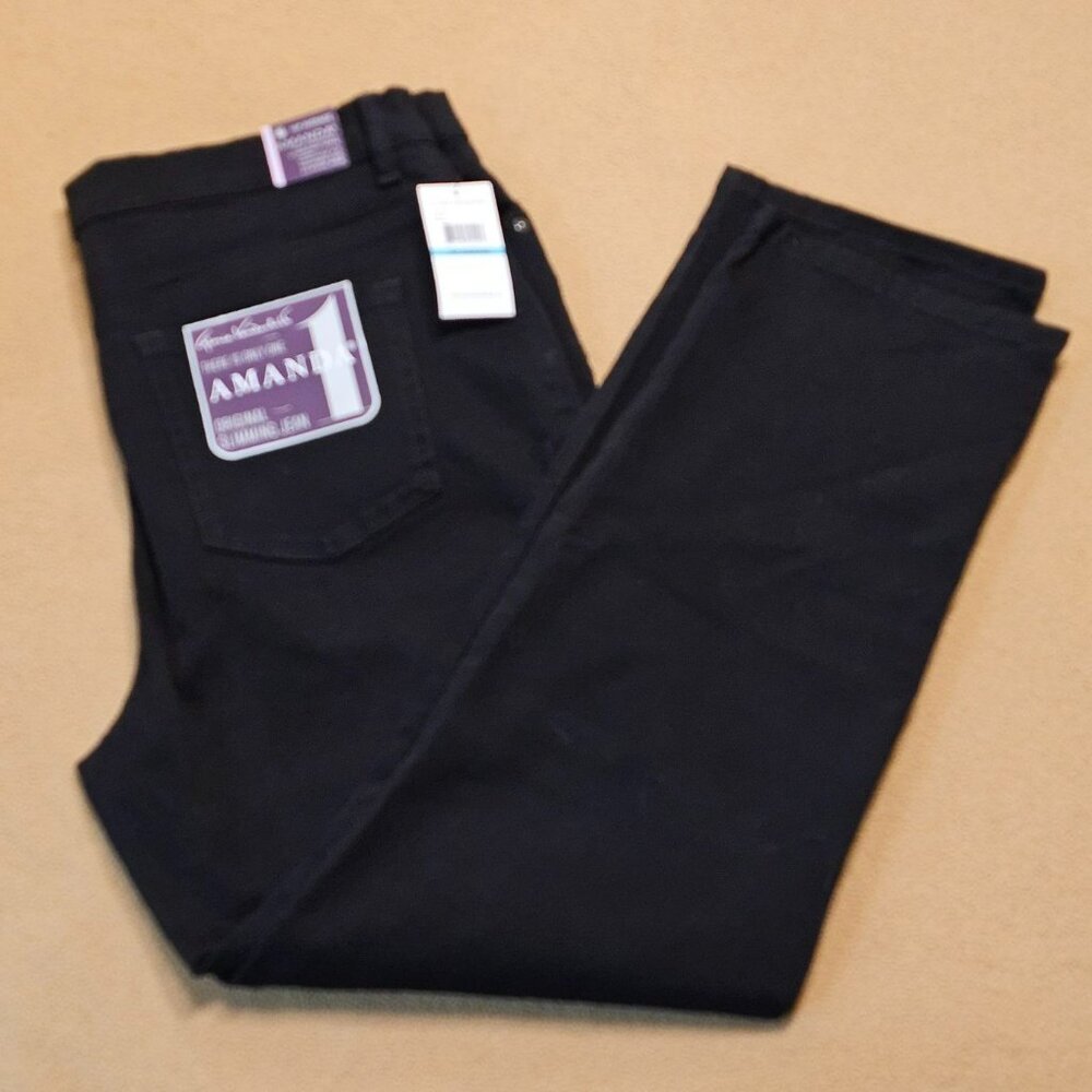 Size 16P Women's Gloria Vanderbilt Amanda Black Jean NWT (JN204)